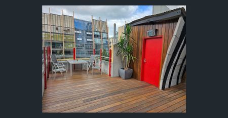 Studio apartment with excellent surrounding & furnished. Self-contained. Have your own privacy. - Photo 2