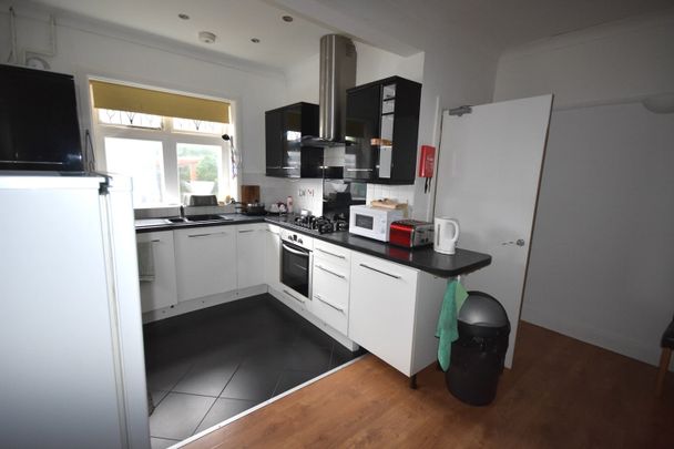 Room in a Shared House, Burgess Road, SO16 - Photo 1