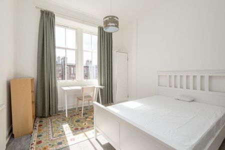 3 bedroom flat to rent - Photo 3