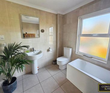 Jersey Gardens, Wickford, Essex - Photo 2