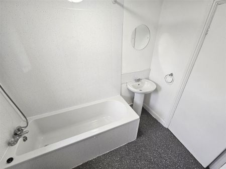 3 bedroom apartment to rent - Photo 2