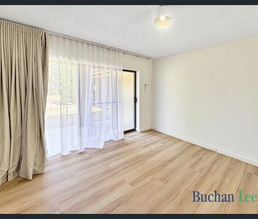 Magnificent unit in Kensington! - Photo 1