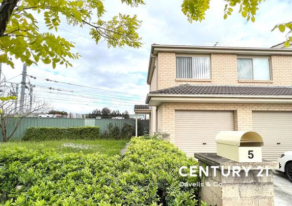 Modern 3-Bedroom Duplex with Study & Large Backyard - Photo 1