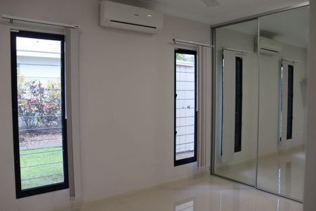 SPACIOUS FAMILY HOME IN SOUGH-AFTER LOCATION - Photo 5