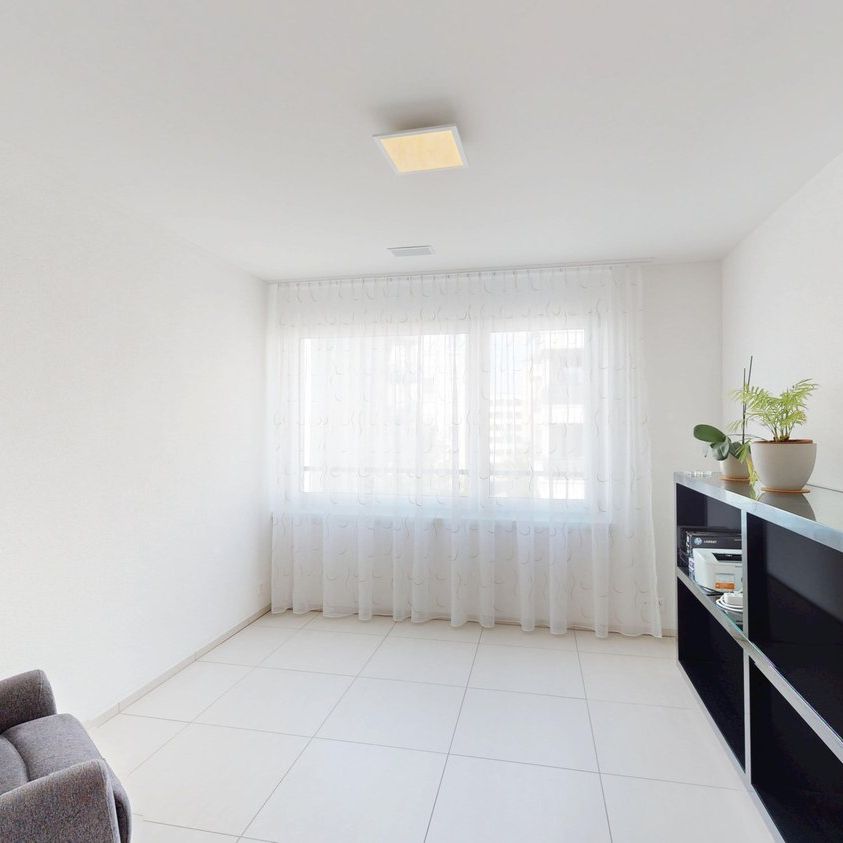 Sehr zentrale und neuwertige 4.5-Zimmer-Wohnung mit Eigentumsstandart - Photo 1