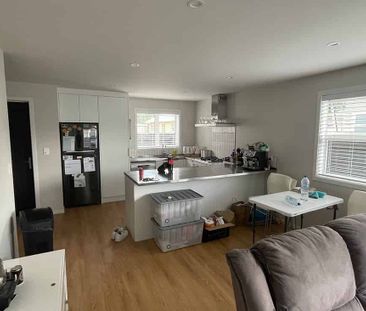 Central Standalone 3BR internal garage - 3 WC's! - Photo 3