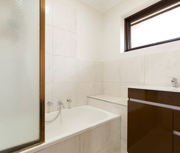 Prime Bell Street Townhouse – Walk to Pentridge Precinct & Merri Cr... - Photo 6