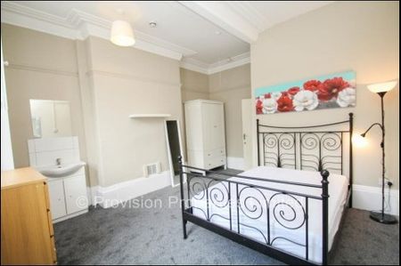 7 Bedroom House near Leeds University - Photo 3