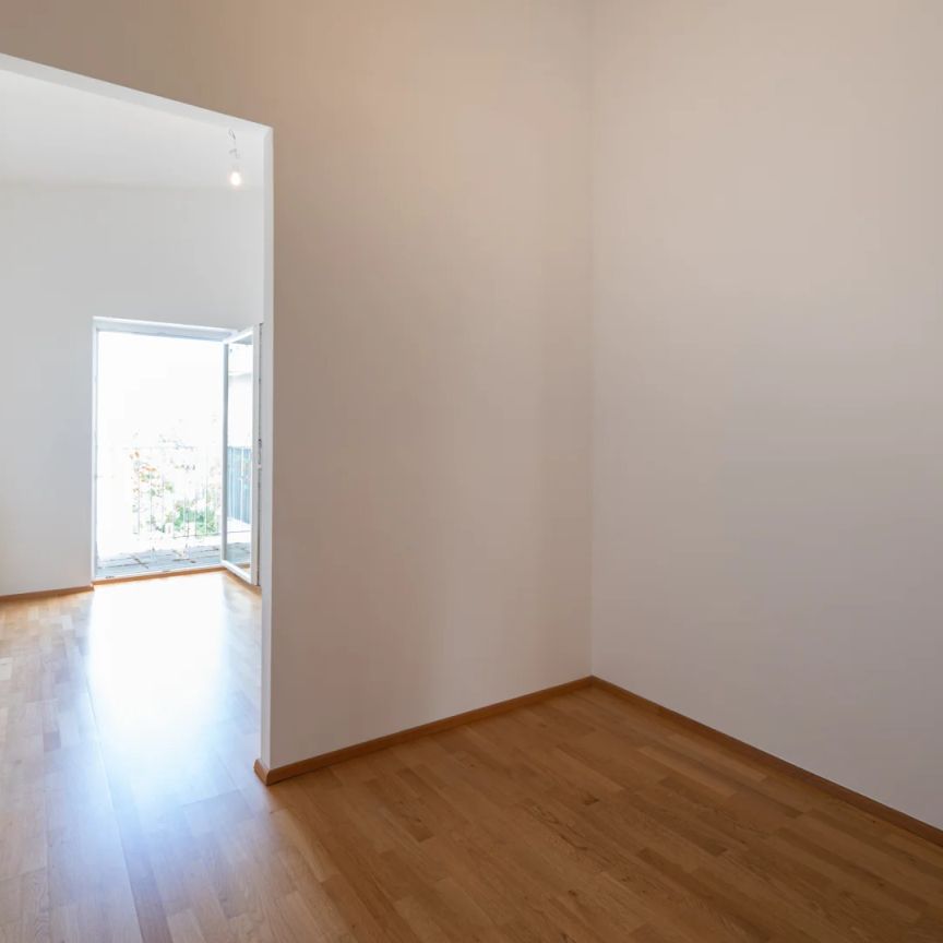 WOHLFÜHLWOHNUNG 3-ZIMMER DACHGESCHOSSWOHNUNG MIT KLIMAANLAGE und kleiner Terrasse - Photo 1
