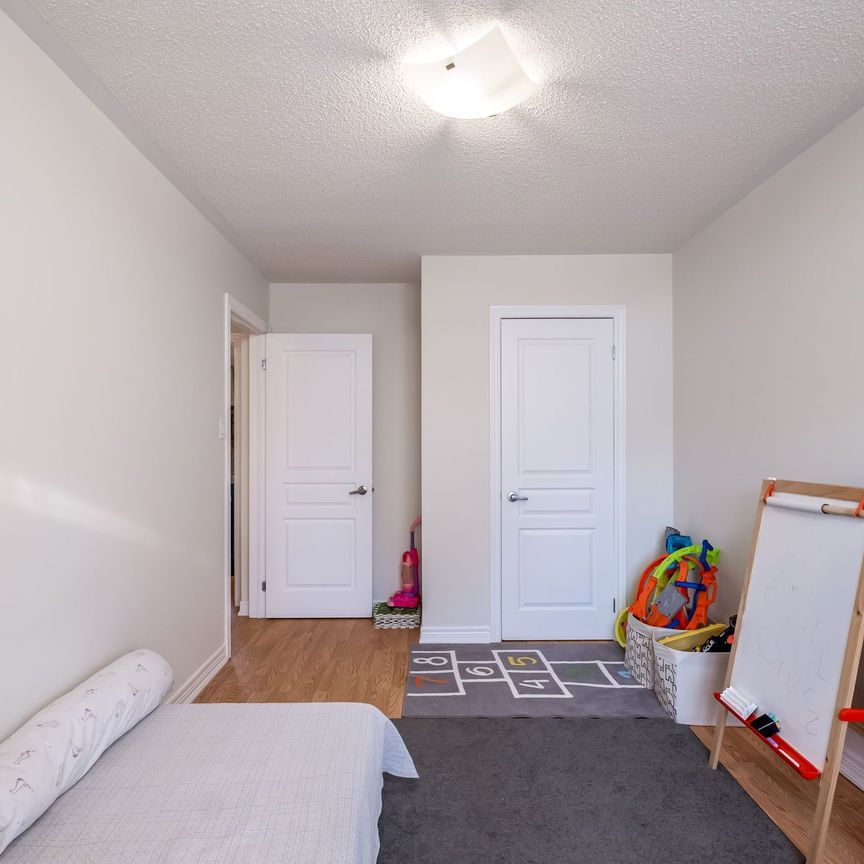 For Lease - 8 Stookes Crescent, Richmond Hill, Ontario - Photo 1