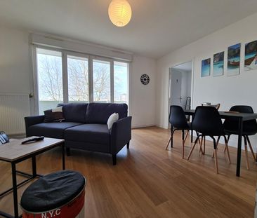 Location Appartement 5 pièces 83m² - Photo 2