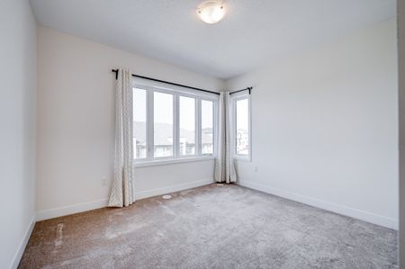 For Lease - 11 Donald Fleming Way, Whitby, Ontario - Photo 4