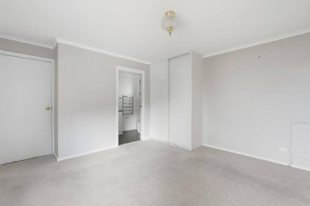 Beautiful 3-Bedroom Home with City & Water Views - Prime Sandy Bay Location - Photo 3