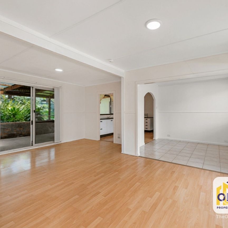 FRESHLY RENOVATED 4 BEDROOM HOME + BONUS STORAGE CONTAINER! - Photo 1