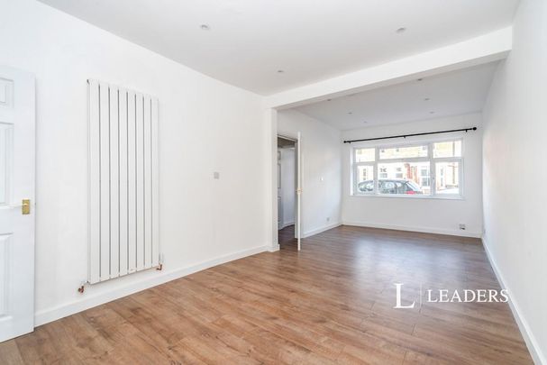 4 bedroom terraced house to rent - Photo 1