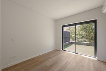 2 Bedroom Apartment with garden, Miraflores, Oeiras