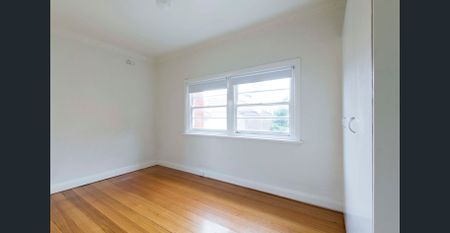 Art Deco Charm in the Heart of Elwood - Photo 2