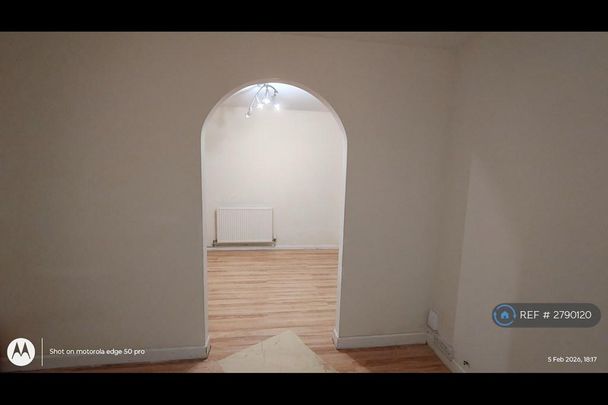 3 bedroom end of terrace house to rent - Photo 1