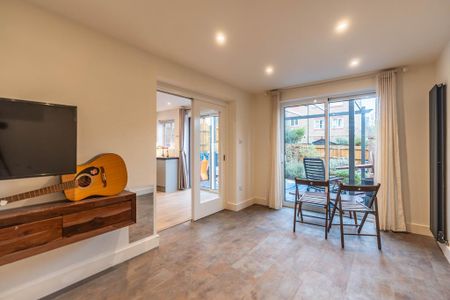 3 bedroom semi-detached house to rent - Photo 2