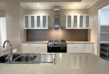 8 Aries Drive, Epping VIC 3076 - Photo 5