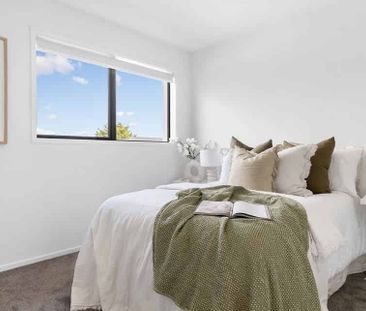 Modern 3-Bedroom, 2-Bathroom Home in Te Atatū Peninsula - Photo 5