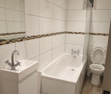 1 bedroom in a flat share to rent - Photo 4