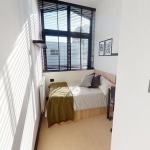 1 bedroom in a house share to rent - Photo 2