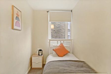 1 bedroom in a house share to rent - Photo 2