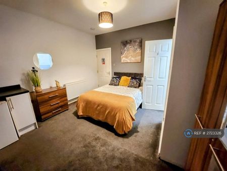 1 bedroom in a house share to rent - Photo 3