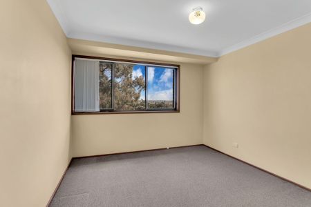 SPACIOUS 3-BEDROOM WITH A VIEW - Photo 4