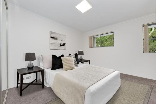 Split Level Two Bedroom Apartmentq - Photo 1