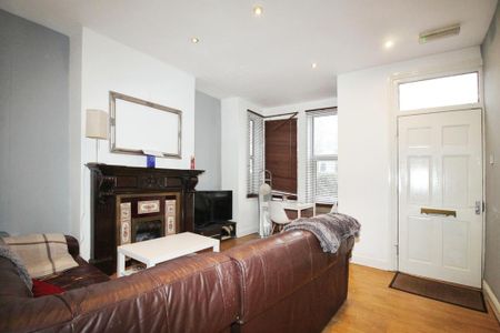 4 bedroom terraced house to rent - Photo 2