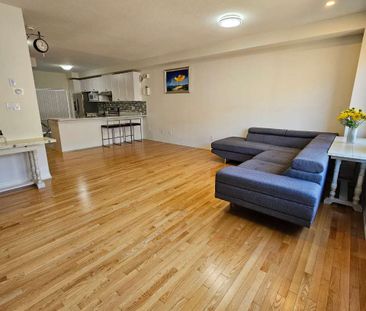 For Lease - 22 Vantage Loop, Newmarket, Ontario - Photo 1
