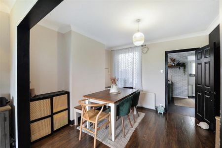 2 bedroom semi-detached house to rent - Photo 5