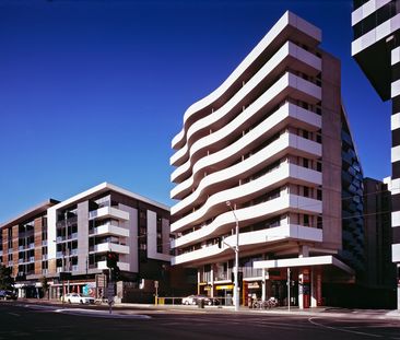 2 Bedroom Apartment with Balcony - Photo 2