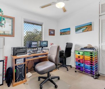 Three bedroom home - Photo 2