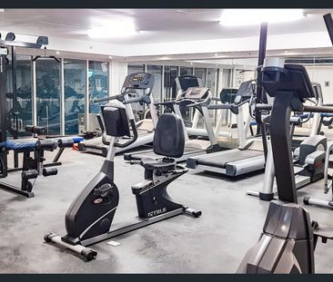 ONE BEDROOM APARTMENT IN ULTRA-CONVENIENT LOCATION - Photo 5