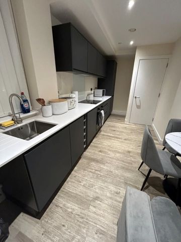 1 Bed Penthouse, Seymour Grove, M16 - Photo 4