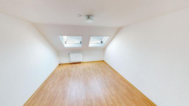 Charmante Dachgeschosswohnung im Altbau - Foto 1