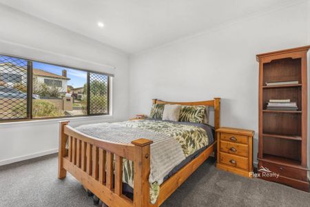 Charming Family Home with Sea Views - Photo 4