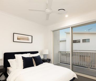 Stylish & Modern Townhouse in Prime Calamvale Location! - Photo 3