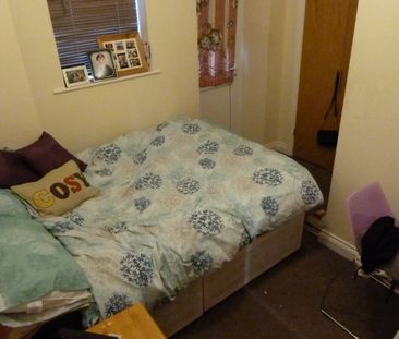 10 Lipson Road, Flat 2 - Photo 1