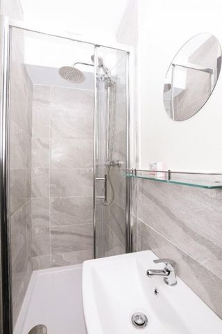 5 bedroom House To Rent Total Size: 1098 SQ FT - Photo 2