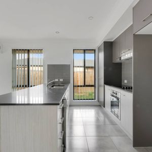 Modern Family Home in Helidon - Photo 2