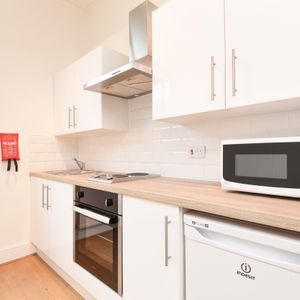 Manstone Road, London, NW2 - Photo 2