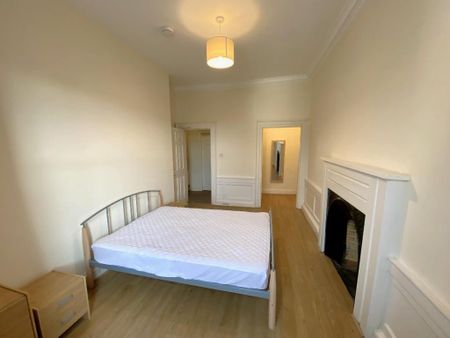 3 bedroom flat to rent - Photo 3