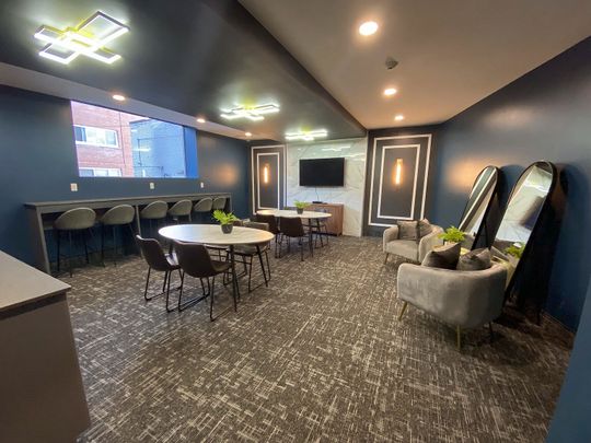 235 Sherbrooke St W, Montréal, QC - Photo 1