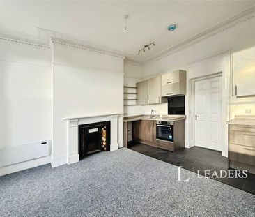 2 bedroom apartment to rent High Street, Cheltenham, Gloucestershir... - Photo 2