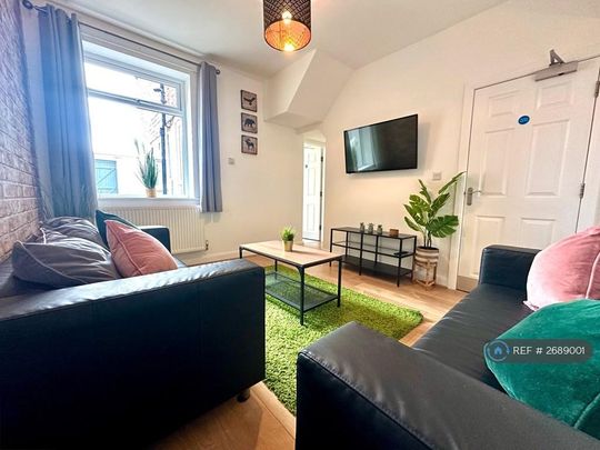 4 bedroom terraced house to rent - Photo 1