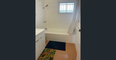 Immaculate & Spacious - Air-conditioned and Bright - Large Rear Yard - Minutes to Westfield's, Hospital, Schools & Transport. - Photo 3